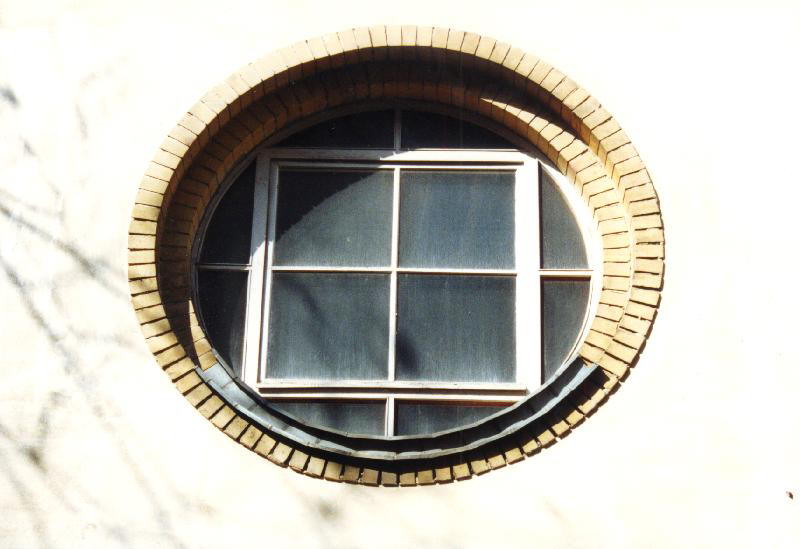 Eines der Rundfenster der Synagoe Eines der Rundfenster der Synagoe