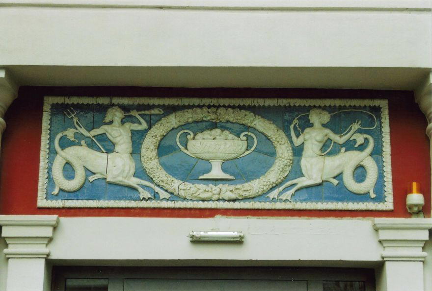 Ein Majolika-Relief